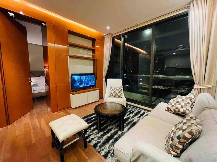 Luxury 1bed 1bath 300m Bts Phrom Phong, Emporium Emsphere Emquartier Apartment *